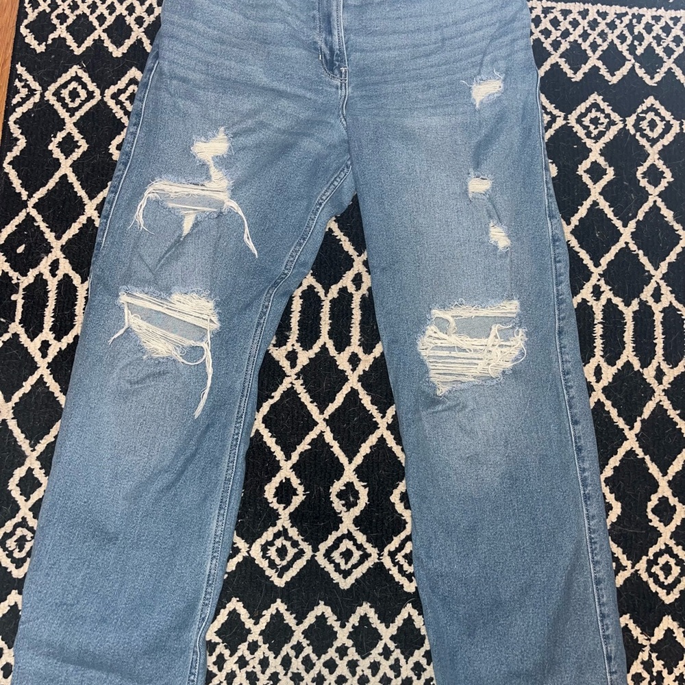 Women’s Hollister Ultra High Rise Dad Jeans - Picture 2 of 5